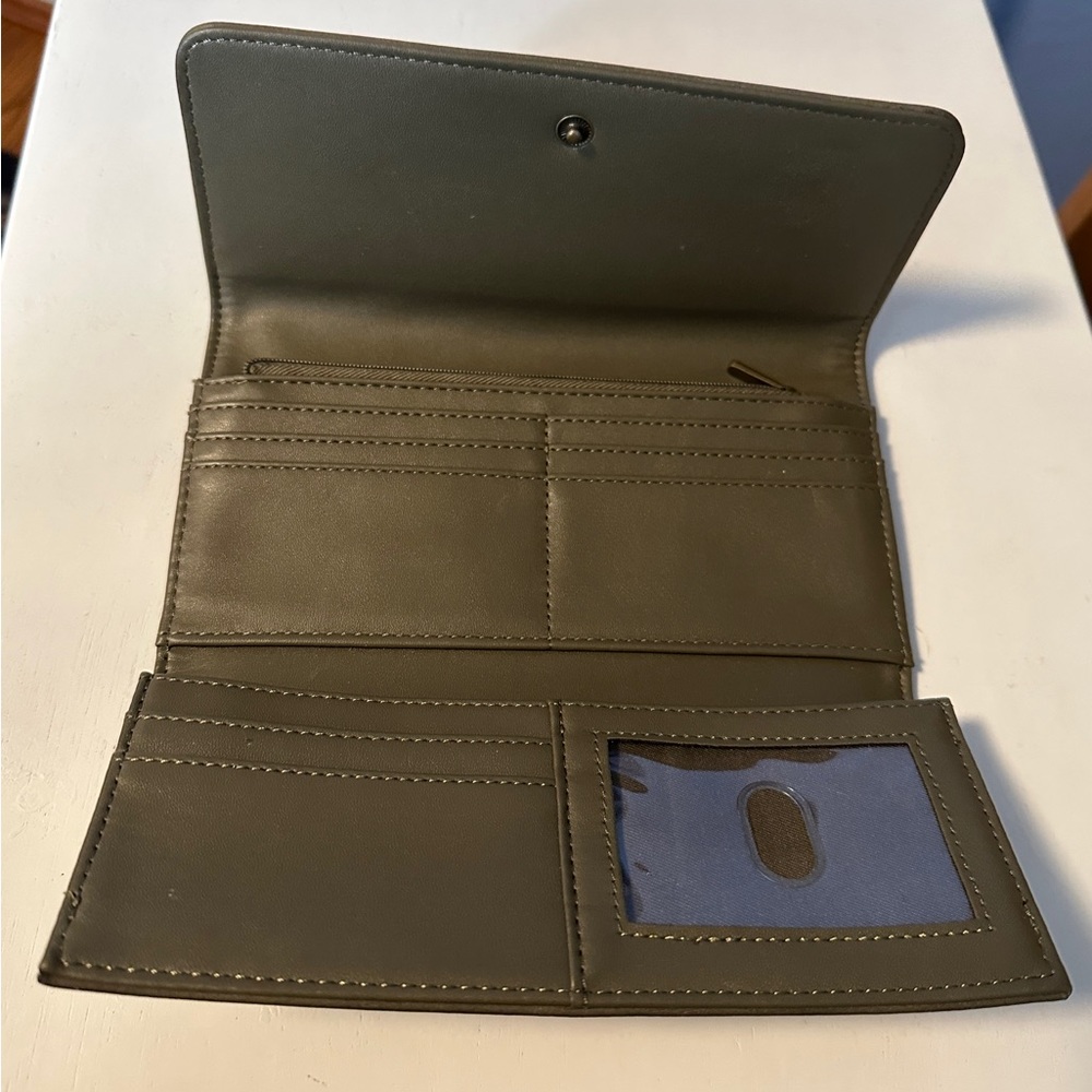 Universal Thread Women’s Tri-Fold Snap Close Wall… - image 3